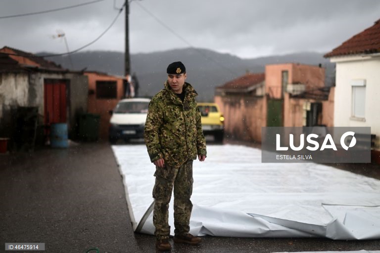 Mau tempo: Elementos de Engenharia N.º 1 de Tancos ajudam os habitantes da aldeia da Coelheira em Figueiró dos Vinhos 