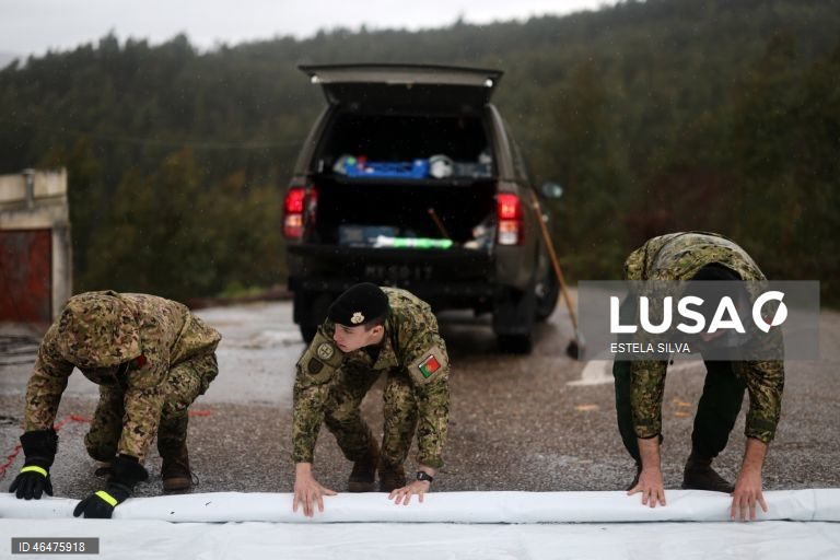 Mau tempo: Elementos de Engenharia N.º 1 de Tancos ajudam os habitantes da aldeia da Coelheira em Figueiró dos Vinhos 