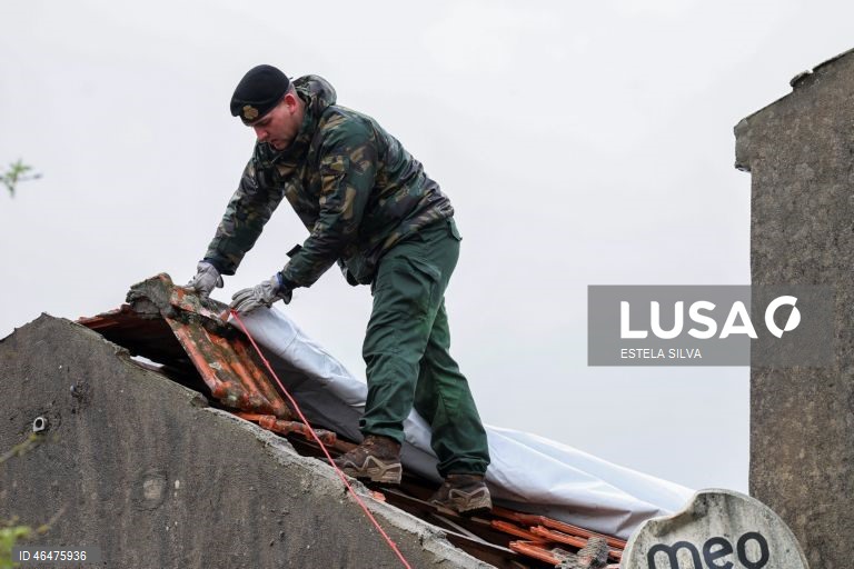 Mau tempo: Elementos de Engenharia N.º 1 de Tancos ajudam os habitantes da aldeia da Coelheira em Figueiró dos Vinhos 