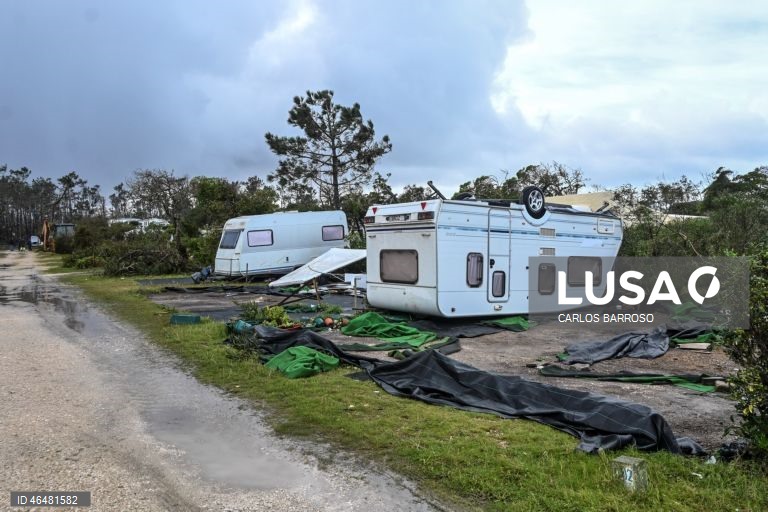 Uma autocaravana que virou devida à força do vento no parque de campismo em São Pedro de Moel, depois da passagem da depressão Kristin por Portugal continental, na madrugada de 28 de janeiro, deixando um rasto de destruição, tendo a Proteção Civil contabilizado cinco mortes diretamente associadas à passagem da depressão Kristin e outras cinco em consequência da depressão, relacionadas com intoxicação e reparação de telhados, São Pedro de Moel, Marinha Grande, 03 de fevereiro de 2026. CARLOS...