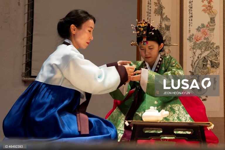 Coreia do Sul: Formatura do ensino secundário e cerimónia de maioridade