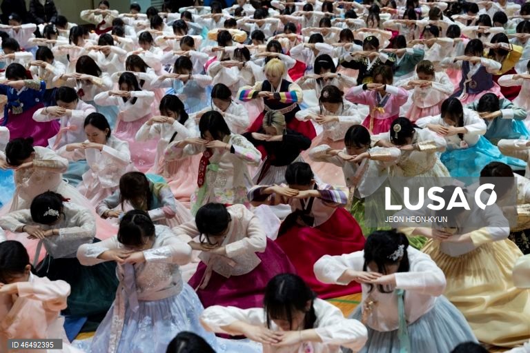 Coreia do Sul: Formatura do ensino secundário e cerimónia de maioridade