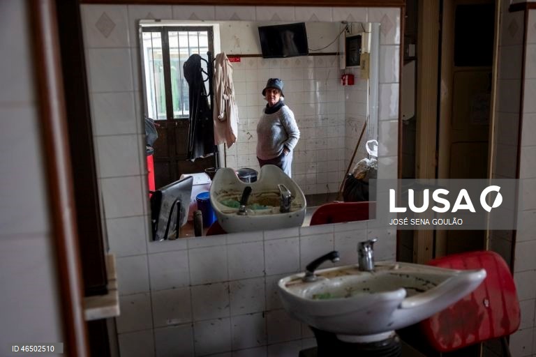 Cheias em Alcácer do Sal.Treze pessoas morreram em Portugal desde a semana passada na sequência da passagem das depressões Kristin e Leonardo, que provocaram também muitas centenas de feridos e desalojados. 