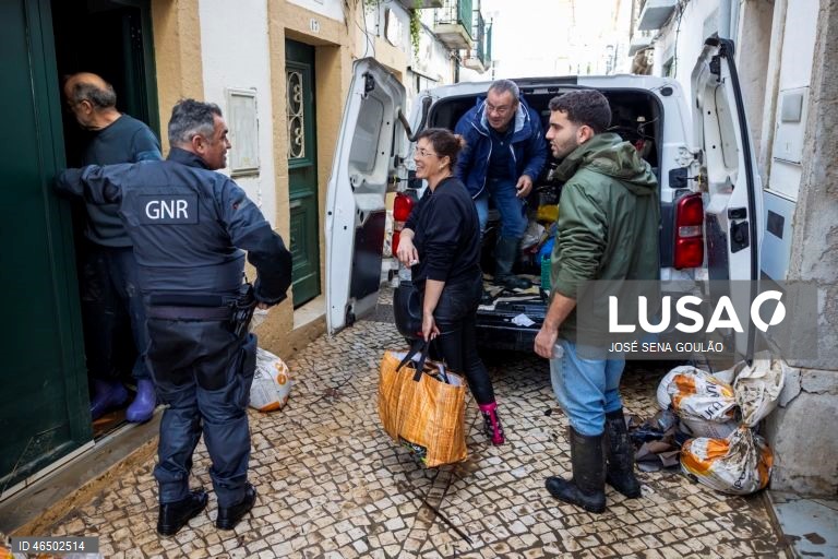 Cheias em Alcácer do Sal.Treze pessoas morreram em Portugal desde a semana passada na sequência da passagem das depressões Kristin e Leonardo, que provocaram também muitas centenas de feridos e desalojados. 
