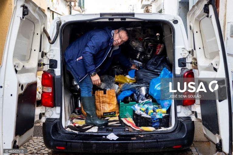 Cheias em Alcácer do Sal.Treze pessoas morreram em Portugal desde a semana passada na sequência da passagem das depressões Kristin e Leonardo, que provocaram também muitas centenas de feridos e desalojados. 