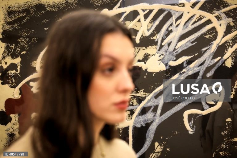 Visita de imprensa e inauguração da exposição "Afinidades Coletivas: Joan Miró e a Arte Contemporânea na Coleção do Museu de Serralves ", Museu de Serralves, Porto, 12 de fevereiro de 2026. Dividida em 09 capítulos, a exposição volta a mostrar a Coleção Miró depositada em Serralves, desta vez em diálogo com obras de Helena Almeida, Marcel Broodthaers, Pedro Calapez, Luisa Cunha, Ana Hatherly, Anselm Kiefer, Robert Morris, Julião Sarmento, Thomas Schütte ou Angelo de Sousa. JOSÉ COELHO/LUSA