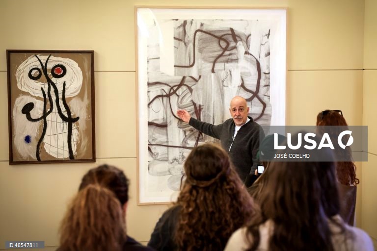 Visita de imprensa e inauguração da exposição "Afinidades Coletivas: Joan Miró e a Arte Contemporânea na Coleção do Museu de Serralves ", Museu de Serralves, Porto, 12 de fevereiro de 2026. Dividida em 09 capítulos, a exposição volta a mostrar a Coleção Miró depositada em Serralves, desta vez em diálogo com obras de Helena Almeida, Marcel Broodthaers, Pedro Calapez, Luisa Cunha, Ana Hatherly, Anselm Kiefer, Robert Morris, Julião Sarmento, Thomas Schütte ou Angelo de Sousa. JOSÉ COELHO/LUSA