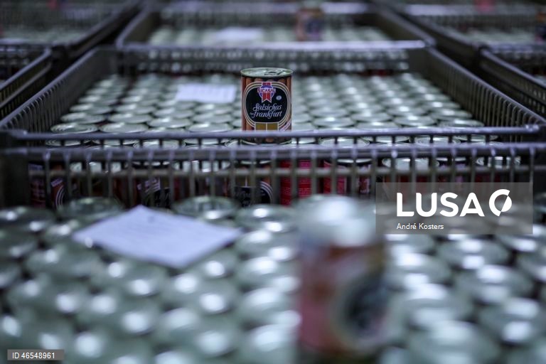 Processo de fabricação de salsichas na fábrica de Indústria e Comércio de Carnes, Sicasal, em Vila Franca do Rosário, Mafra.