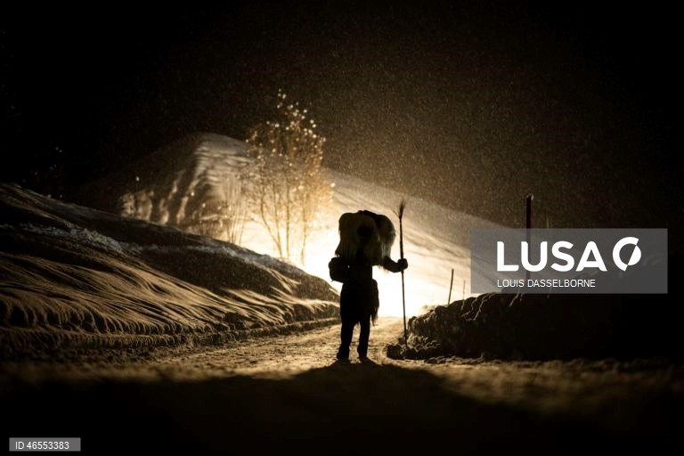 Suíça: Tradicional desfile de Carnaval no Vale de Loetschental