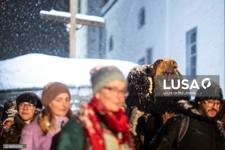 Suíça: Tradicional desfile de Carnaval no Vale de Loetschental