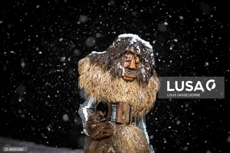 Suíça: Tradicional desfile de Carnaval no Vale de Loetschental