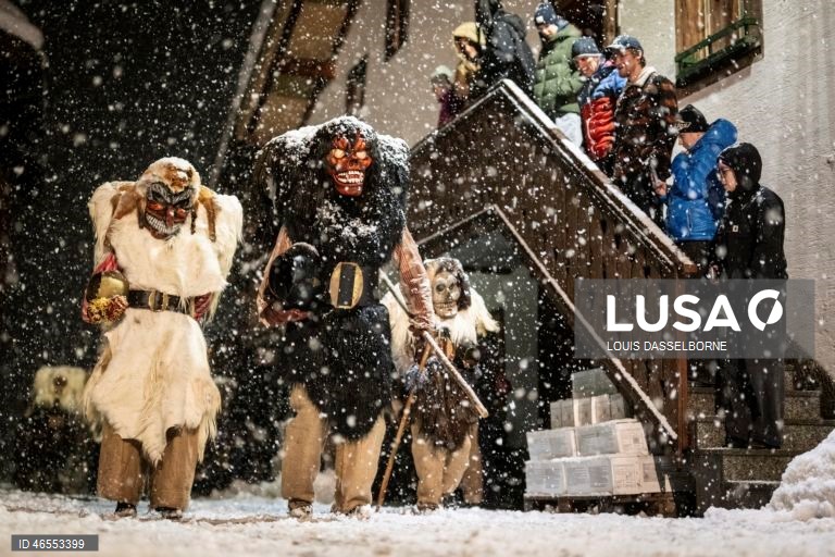 Suíça: Tradicional desfile de Carnaval no Vale de Loetschental