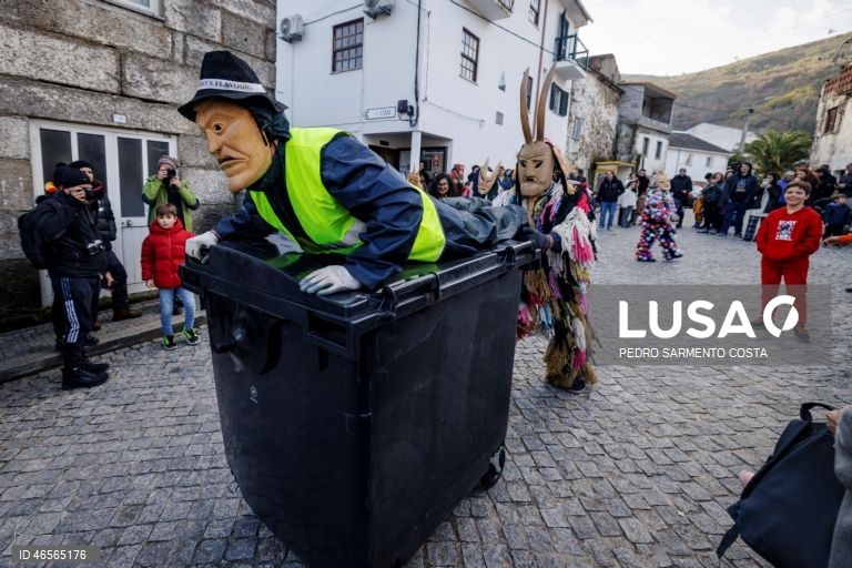Foliões celebram o Carnaval na vila de Lazarim, Lamego, o entrudo mais genuíno de Portugal, com mascaras marcadas por expressões carrancudas ou demoníacas, acentuadas por orelhas bicudas, cornos afiados, pequenas barbichas, cobras ou sardões.