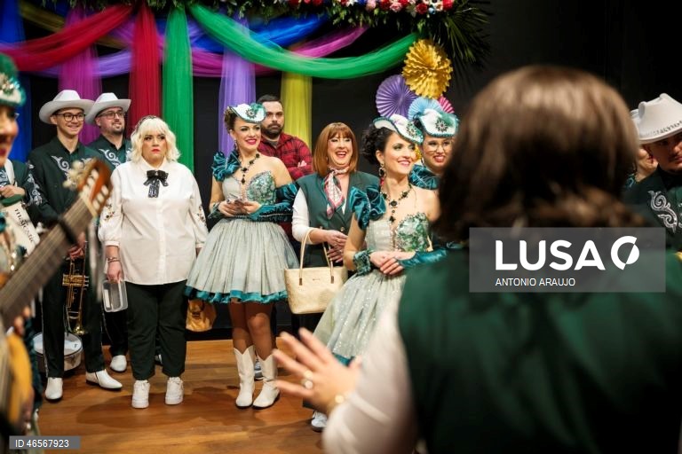 Danças e bailinhos de Carnaval na ilha Terceira, nos Açores, envolvem cerca de 1500 músicos e atores amadores, que atuam, de forma gratuita, durante quatro dias, em mais de três dezenas de salas por toda a ilha, Praia da Vitória, Terceira, Açores.