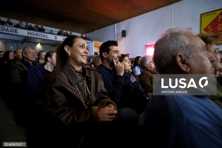 Danças e bailinhos de Carnaval na ilha Terceira, nos Açores, envolvem cerca de 1500 músicos e atores amadores, que atuam, de forma gratuita, durante quatro dias, em mais de três dezenas de salas por toda a ilha, Praia da Vitória, Terceira, Açores.