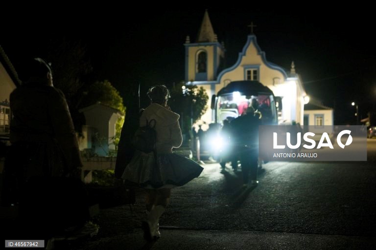Danças e bailinhos de Carnaval na ilha Terceira, nos Açores, envolvem cerca de 1500 músicos e atores amadores, que atuam, de forma gratuita, durante quatro dias, em mais de três dezenas de salas por toda a ilha, Praia da Vitória, Terceira, Açores.