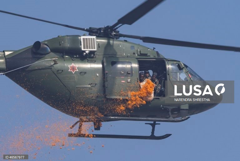 Festival Maha Shivaratri no Templo Pashupati em Katmandu, Nepal que é considerado um dos festivais mais auspiciosos para a comunidade hindu. Centenas de sadhus e peregrinos de todo o país e da vizinha Índia reúnem-se para celebrar o aniversário do deus Shiva, deus da criação e da destruição, oferecendo orações especiais e jejuando. A venda de maconha é ilegal no Nepal; no entanto, as autoridades ignoram a venda e o uso de maconha neste dia.