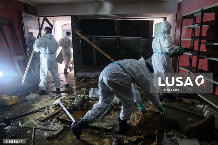 Voluntários, militares, escuteiros e moradores ajudam nas limpezas e recuperação da zona ribeirinha de Alcácer do Sal após a passagem da depressão Kristin pelo território português ter deixado um rasto de destruição, Setúbal. 