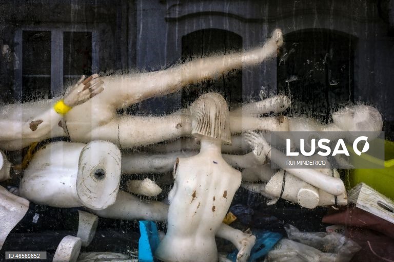 Voluntários, militares, escuteiros e moradores ajudam nas limpezas e recuperação da zona ribeirinha de Alcácer do Sal após a passagem da depressão Kristin pelo território português ter deixado um rasto de destruição, Setúbal. 