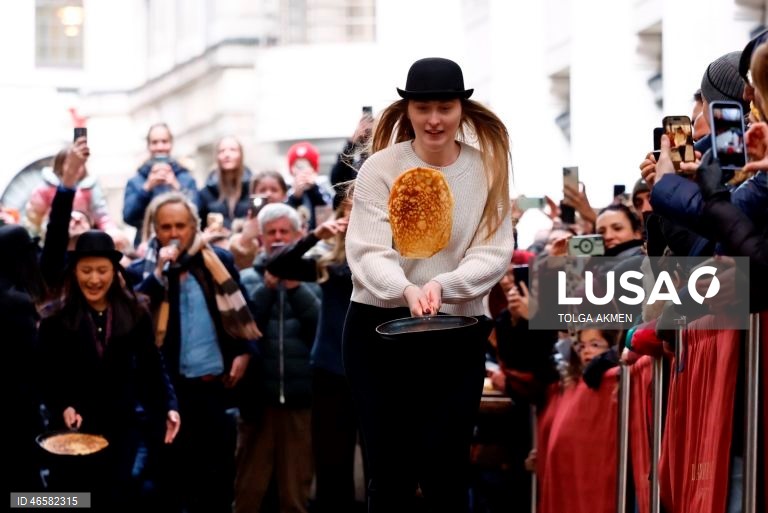 Reino Unido: Tradicional corrida do Dia da Panqueca em Londres