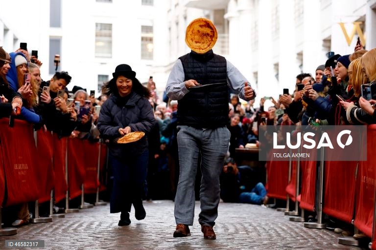 Reino Unido: Tradicional corrida do Dia da Panqueca em Londres