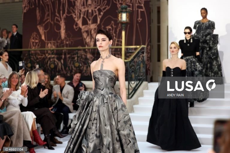 Reino Unido: Desfile de Paul Costelloe na Semana de Moda de Londres