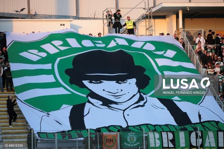 O Sporting ficou hoje provisoriamente a um ponto do líder FC Porto, ao vencer no terreno do Moreirense, por 3-0, em jogo da 23.ª jornada da I Liga portuguesa de futebol.