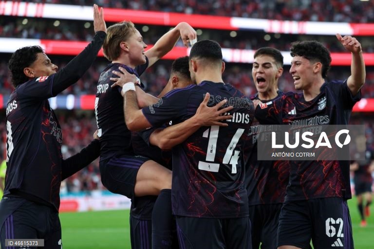 O Benfica venceu hoje confortavelmente em casa ao lanterna-vermelha AVS, por 3-0, num jogo da 23.ª jornada da I Liga portuguesa de futebol, entre os embates com o Real Madrid, para a Liga dos Campeões.