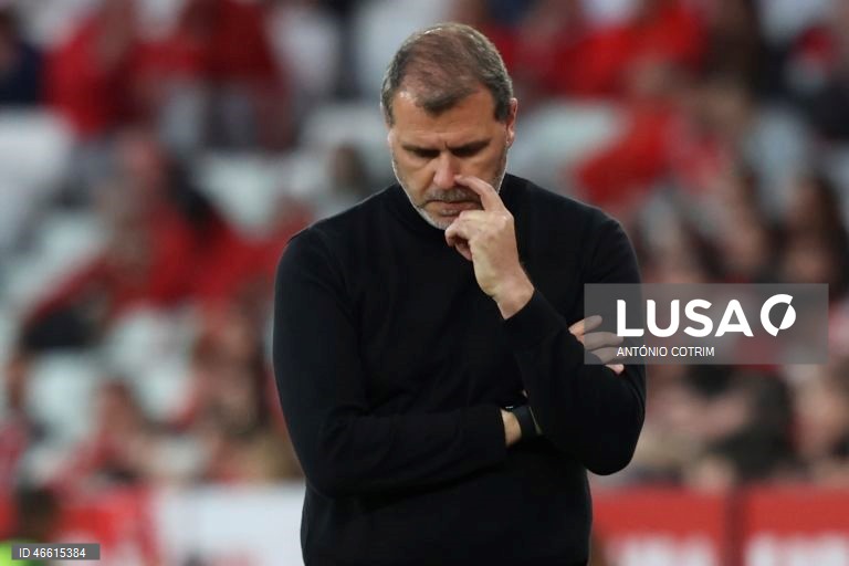 O Benfica venceu hoje confortavelmente em casa ao lanterna-vermelha AVS, por 3-0, num jogo da 23.ª jornada da I Liga portuguesa de futebol, entre os embates com o Real Madrid, para a Liga dos Campeões.