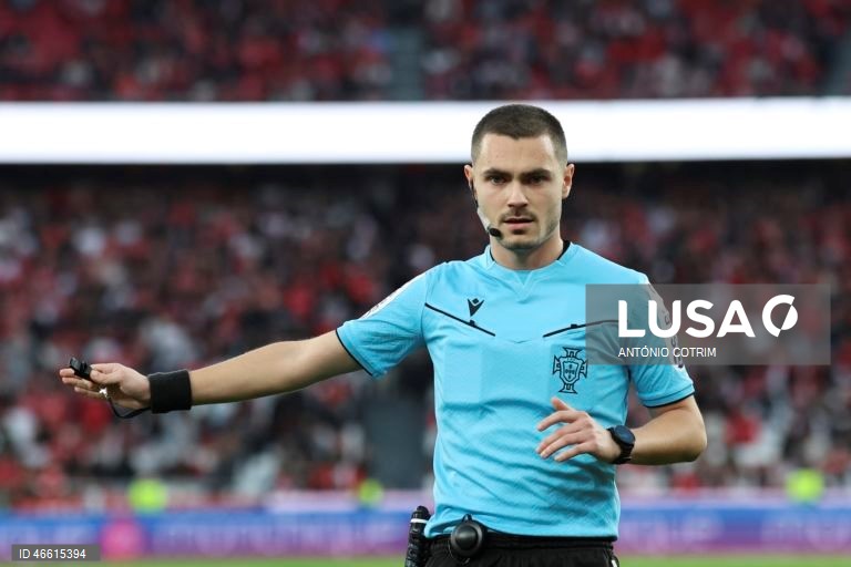 O Benfica venceu hoje confortavelmente em casa ao lanterna-vermelha AVS, por 3-0, num jogo da 23.ª jornada da I Liga portuguesa de futebol, entre os embates com o Real Madrid, para a Liga dos Campeões.