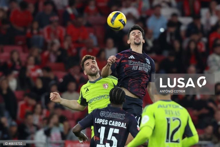 O Benfica venceu hoje confortavelmente em casa ao lanterna-vermelha AVS, por 3-0, num jogo da 23.ª jornada da I Liga portuguesa de futebol, entre os embates com o Real Madrid, para a Liga dos Campeões.
