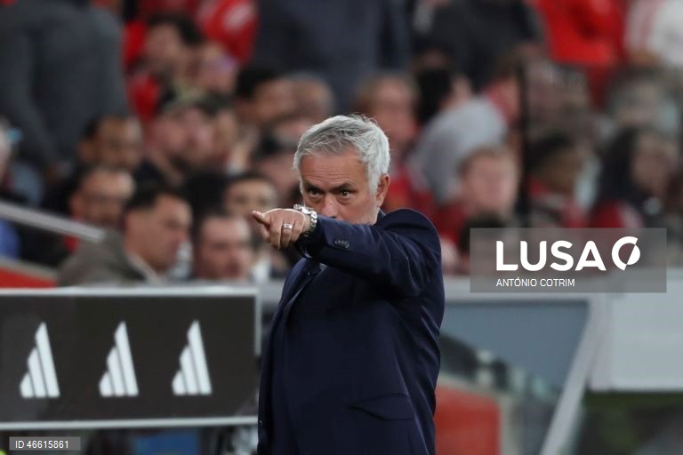 O Benfica venceu hoje confortavelmente em casa ao lanterna-vermelha AVS, por 3-0, num jogo da 23.ª jornada da I Liga portuguesa de futebol, entre os embates com o Real Madrid, para a Liga dos Campeões.