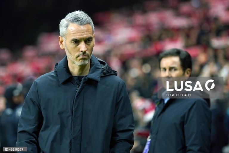 O treinador do Sporting de Braga, Carlos Vicens, durante o jogo da I Liga de futebol contra o Vitória de Guimarães, realizado no Estádio Municipal de Braga, 21 de fevereiro de 2026. HUGO DELGADO/LUSA 