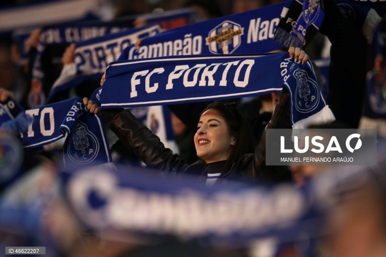 O líder FC Porto manteve hoje a vantagem de quatro pontos sobre o Sporting ao vencer em casa o Rio Ave, por 1-0, com um golo de Froholdt, em jogo da 23.ª jornada da I Liga de futebol.