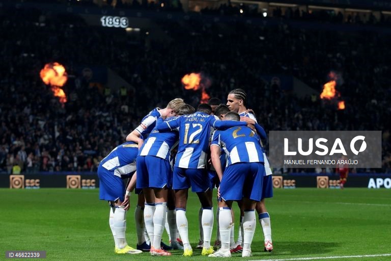 O líder FC Porto manteve hoje a vantagem de quatro pontos sobre o Sporting ao vencer em casa o Rio Ave, por 1-0, com um golo de Froholdt, em jogo da 23.ª jornada da I Liga de futebol.