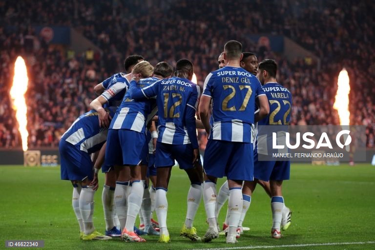 O líder FC Porto manteve hoje a vantagem de quatro pontos sobre o Sporting ao vencer em casa o Rio Ave, por 1-0, com um golo de Froholdt, em jogo da 23.ª jornada da I Liga de futebol.