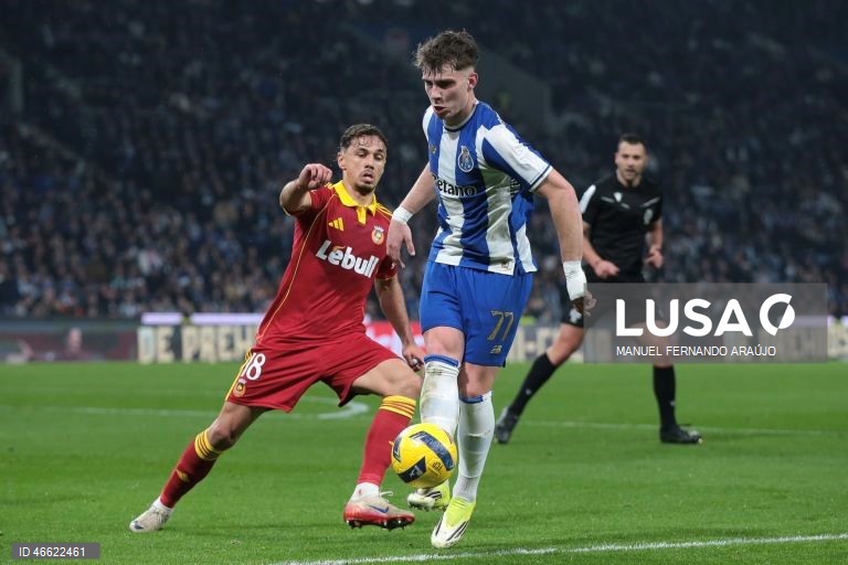 O líder FC Porto manteve hoje a vantagem de quatro pontos sobre o Sporting ao vencer em casa o Rio Ave, por 1-0, com um golo de Froholdt, em jogo da 23.ª jornada da I Liga de futebol.
