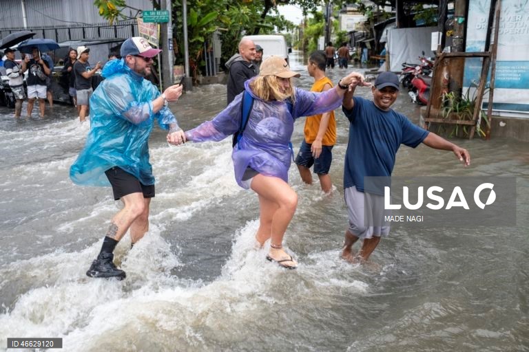 Indonésia: Chuvas fortes causam inundações em Bali