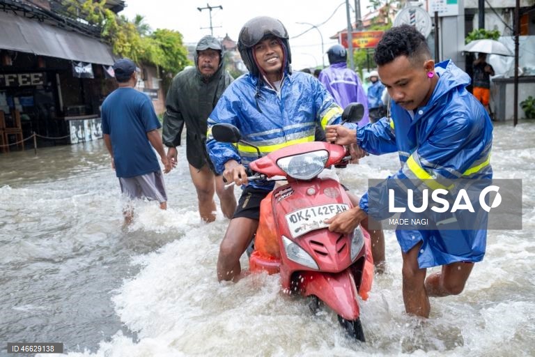 Indonésia: Chuvas fortes causam inundações em Bali
