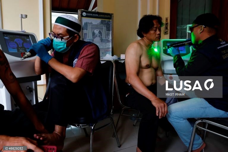 Indonésia: Programa gratuito de remoção de tatuagens durante o Ramadão em Jacarta