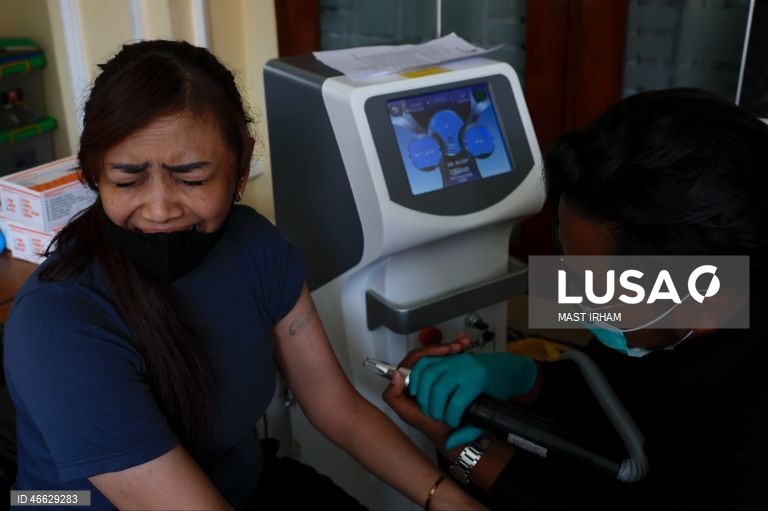 Indonésia: Programa gratuito de remoção de tatuagens durante o Ramadão em Jacarta