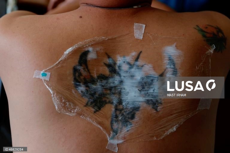 Indonésia: Programa gratuito de remoção de tatuagens durante o Ramadão em Jacarta