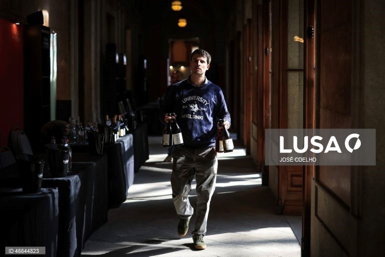 A wine producer before a wine tasting event during the opening day of the ‘Essencia do Vinho-Porto 2026’ at Bolsa Palace in Porto, Portugal, 26 February 2026. ‘Essencia do Vinho-Porto 2012’ runs from 26 February until 3rd March. JOSÉ COELHO/LUSA 