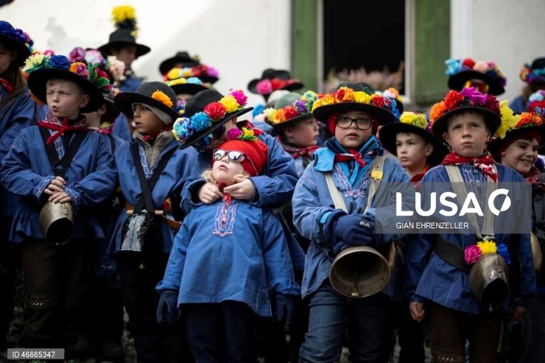 Suiça: Crianças celebram a chegada da Primavera