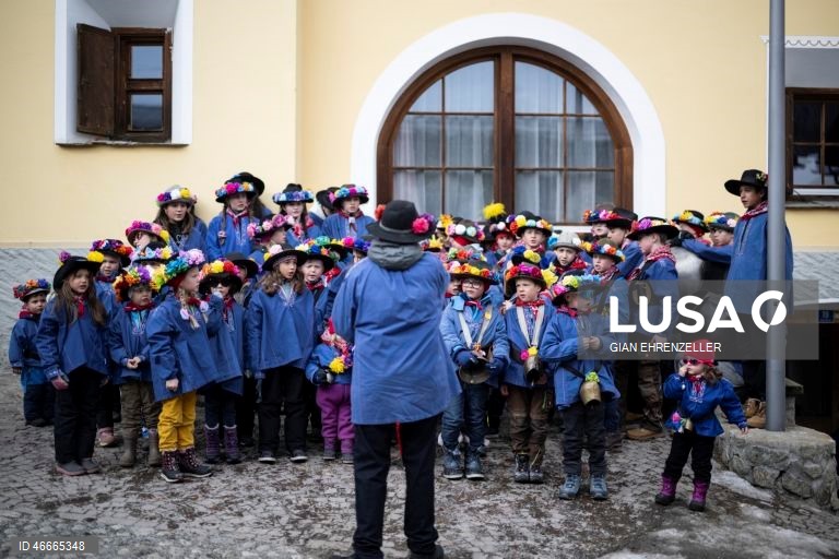 Suiça: Crianças celebram a chegada da Primavera