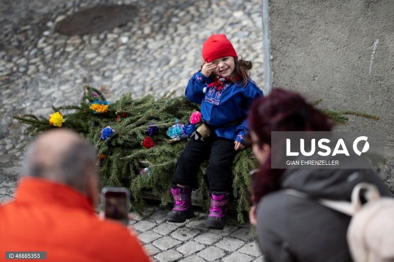 Suiça: Crianças celebram a chegada da Primavera