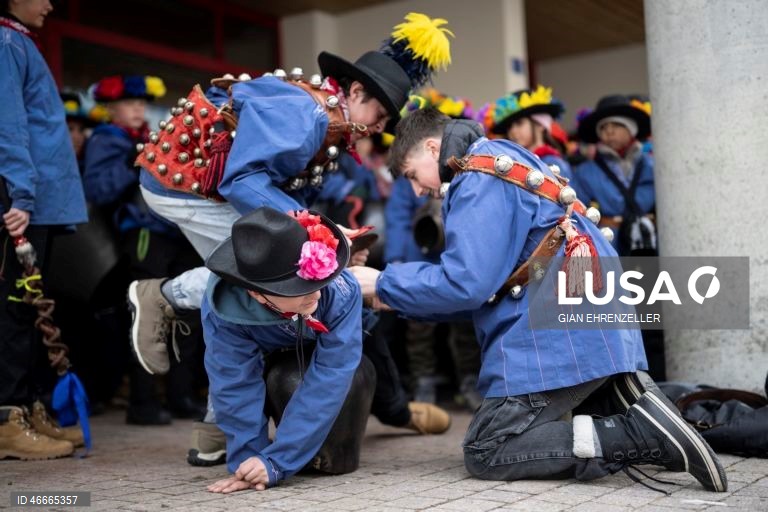 Suiça: Crianças celebram a chegada da Primavera