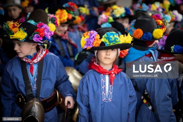 Suiça: Crianças celebram a chegada da Primavera