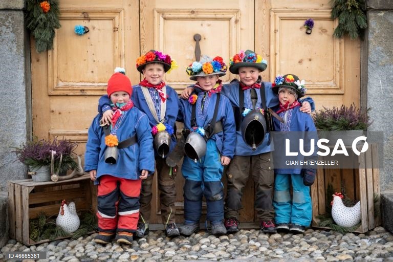 Suiça: Crianças celebram a chegada da Primavera