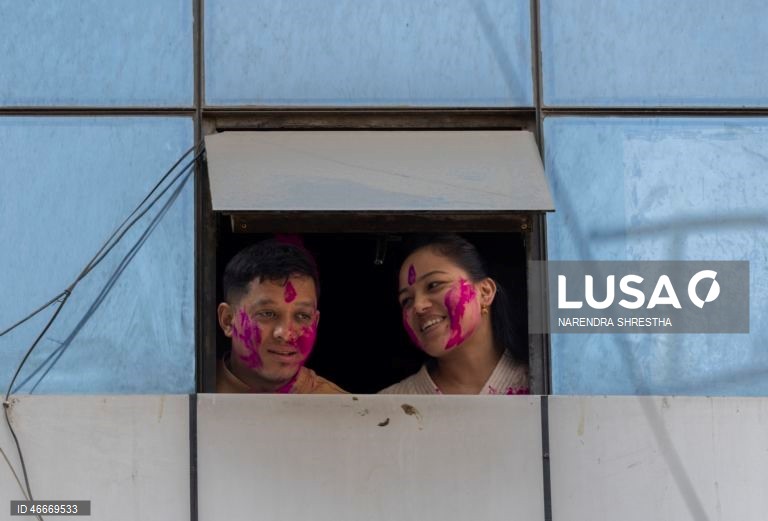 Celebrações do festival Holi no Nepal